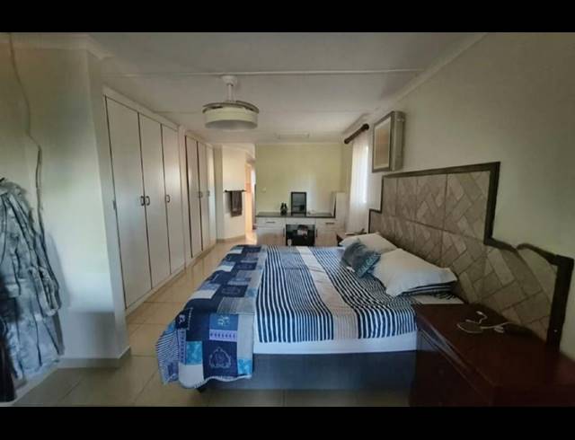 4 BEDROOM HOUSE FOR SALE IN MEER EN SEE